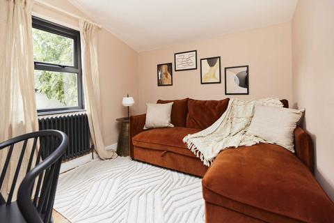 3 Thorne Close, London, E11 4HU