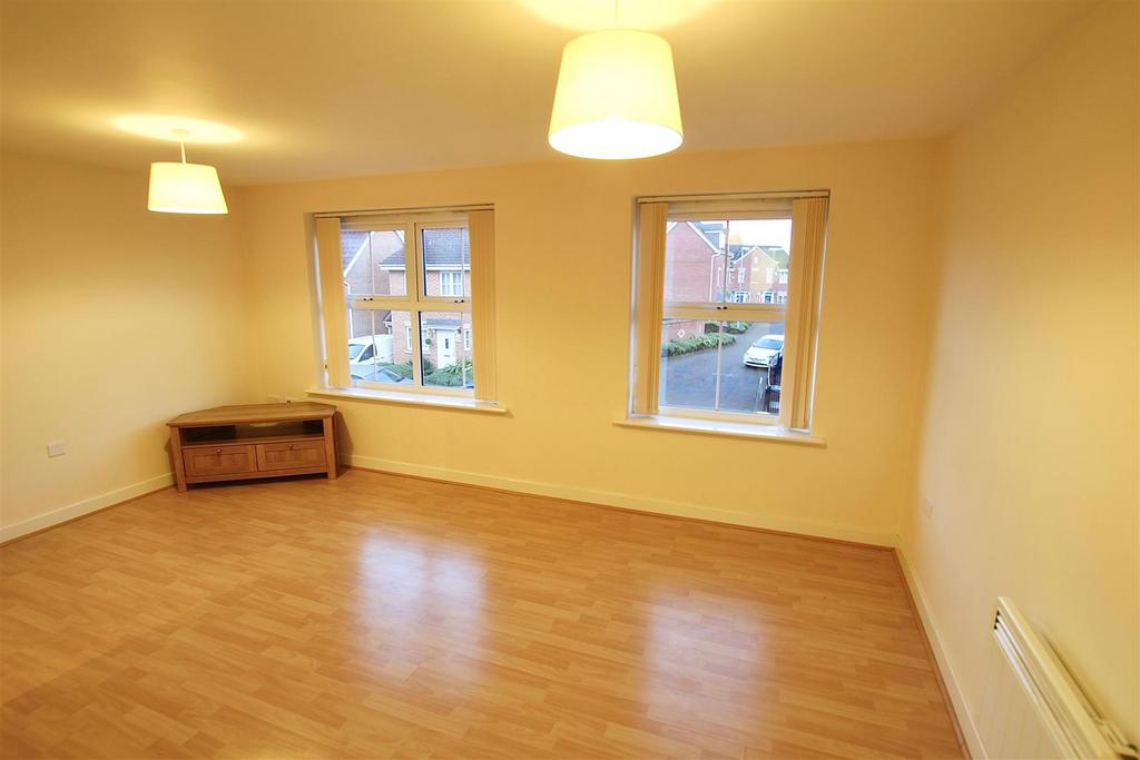 Mountbatten Way, Chilwell, Nottingham 2 bed apartment £850 pcm (£196 pw)