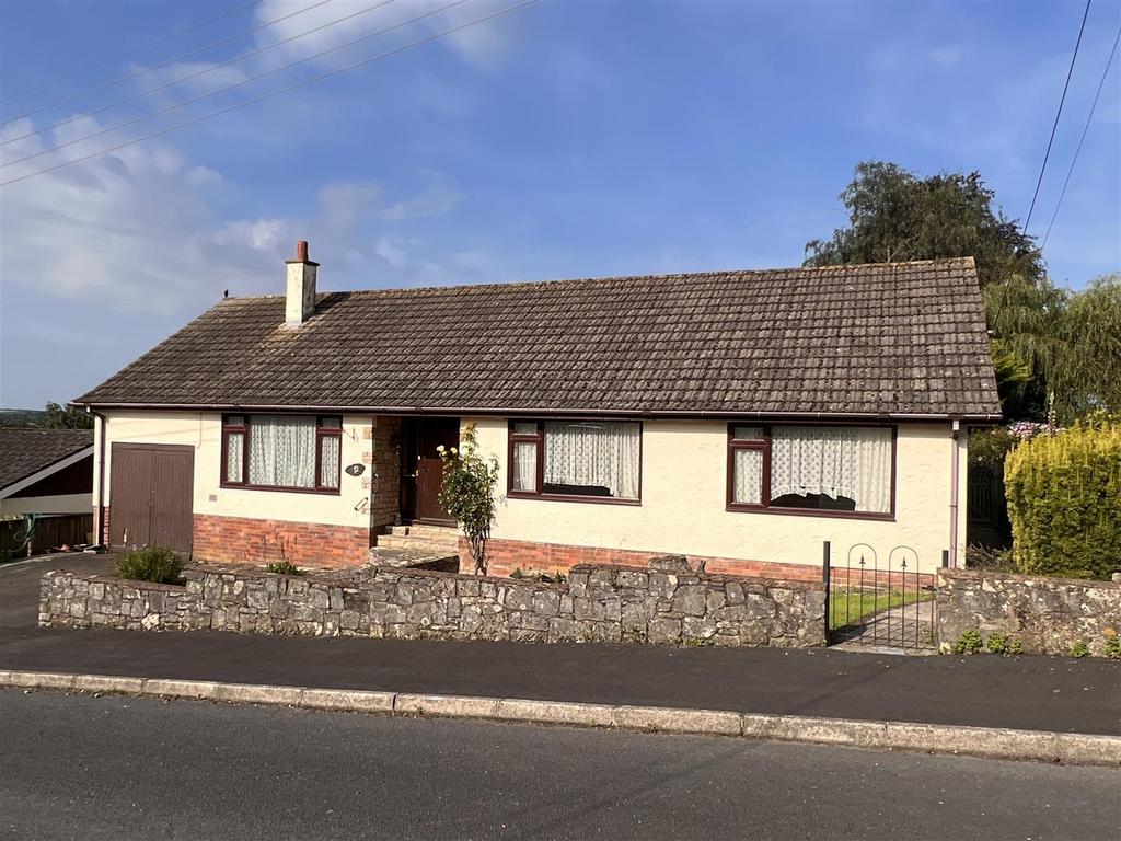 South Molton 3 bed bungalow for sale £349,950