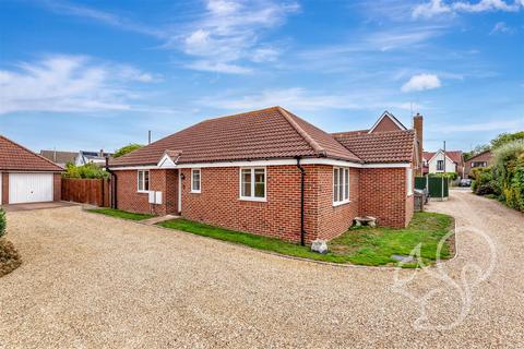 2 Five Gables Chase, West Mersea, Colchester, CO5 8GS