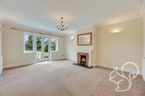 2 Five Gables Chase, West Mersea, Colchester, CO5 8GS