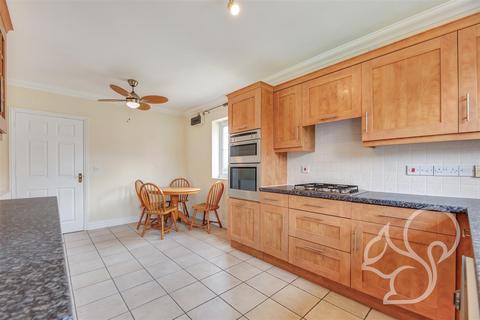 2 Five Gables Chase, West Mersea, Colchester, CO5 8GS