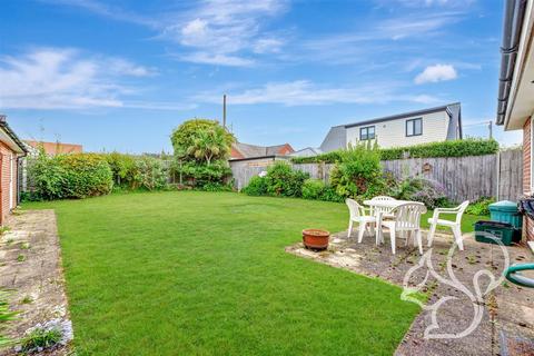 2 Five Gables Chase, West Mersea, Colchester, CO5 8GS