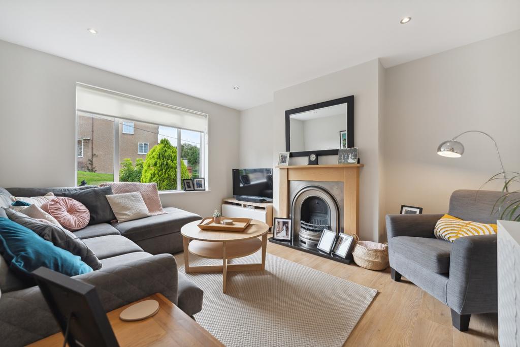 Forres Avenue, Giffnock, Glasgow, G46 6LE 3 bed semidetached villa for