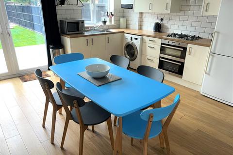 2 Oxleas Close, Welling, DA16 2SU