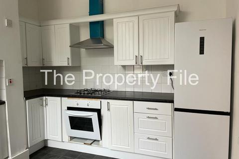 4 bedroom terraced house to rent, Berkeley Avenue, Manchester M14