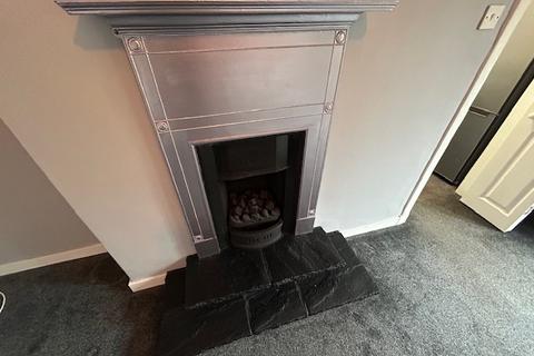3 bedroom flat to rent, Trinity Avenue, Cardonald, Glasgow, G52