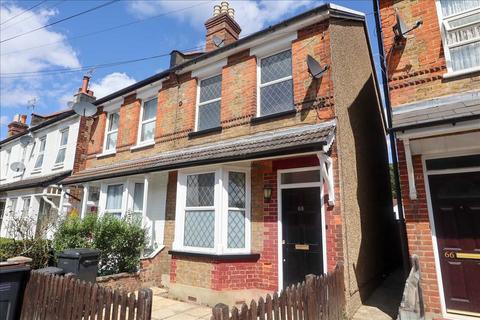 2 bedroom semi-detached house to rent, Close to Purley Town Centre