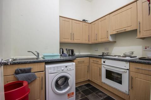 3 bedroom flat to rent, 0100L Dalmeny Street, Edinburgh, EH6 8RG