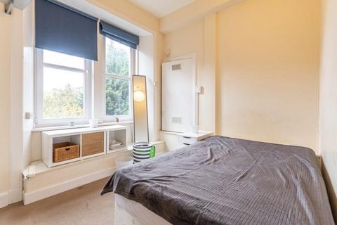 3 bedroom flat to rent, 0100L Dalmeny Street, Edinburgh, EH6 8RG