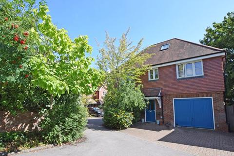 5 bedroom detached house for sale, Close to Anstey Park
