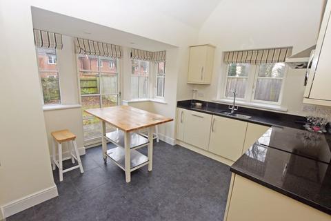 5 bedroom detached house for sale, Close to Anstey Park