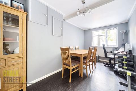 46 Tangmere Crescent, Hornchurch, RM12 5PX