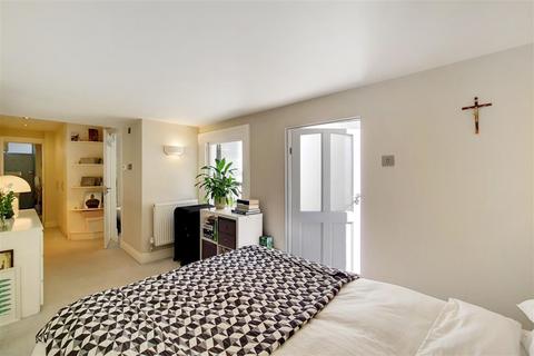 1 bedroom maisonette to rent, Redesdale Street, London