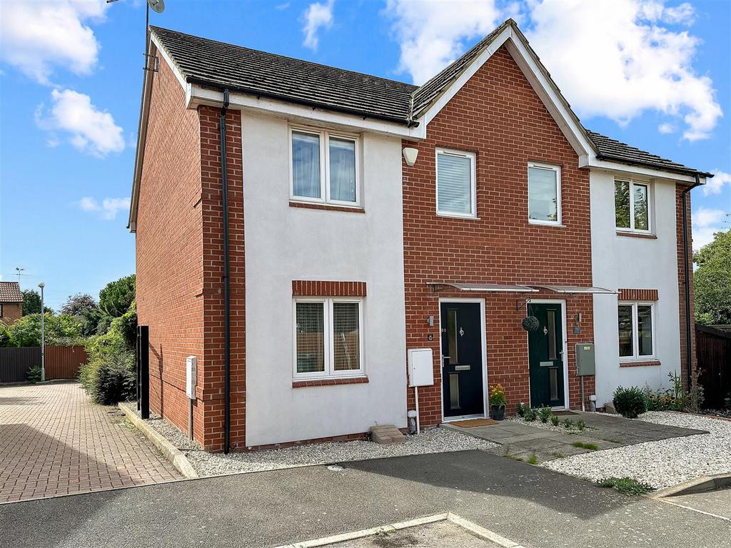 College Close, Newark 3 bed semidetached house for sale £80,000