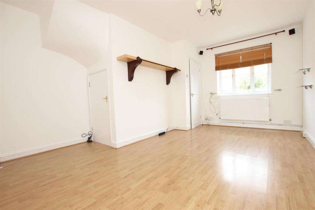Bower Court, Bower Road, Bristol BS3 2 bed house £1,400 pcm (£323 pw)