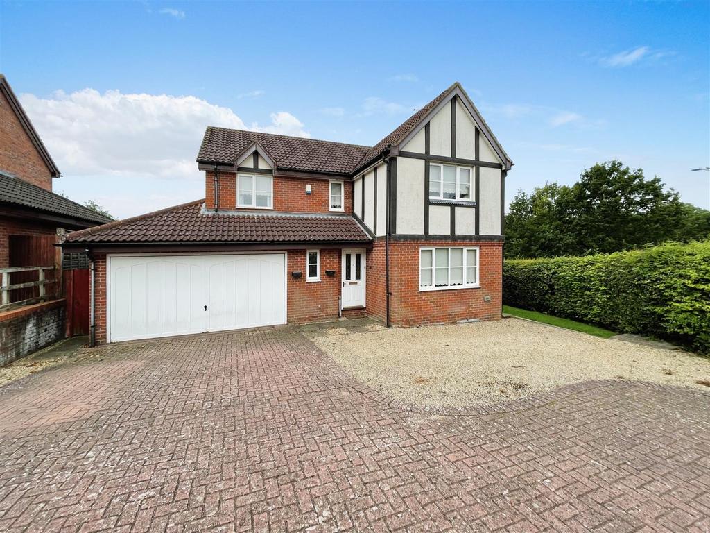 Millholme Close, Southam 4 bed detached house for sale £450,000