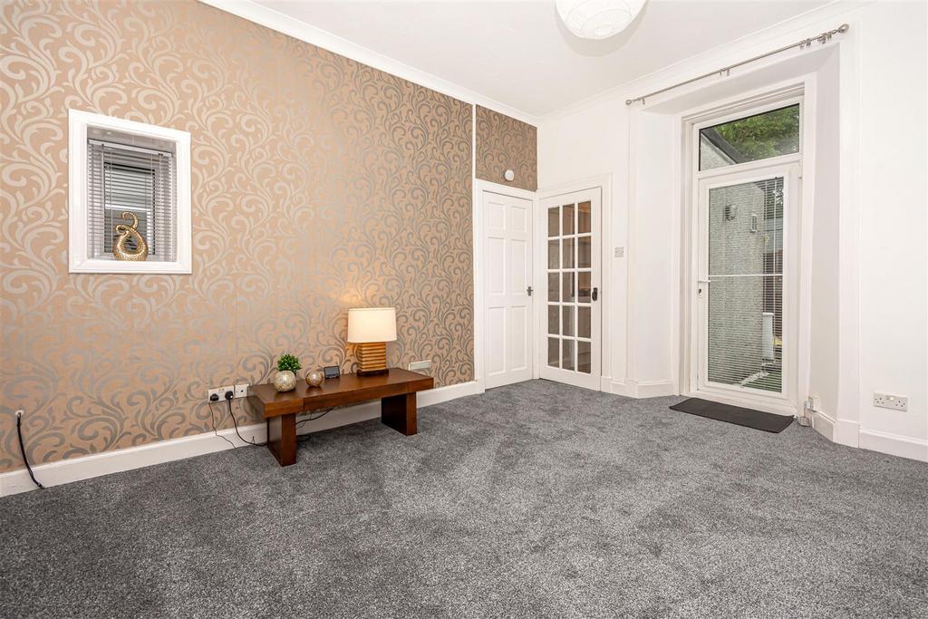 42 Brucefield Avenue, Dunfermline, KY11 4SX 2 bed ground floor flat for sale £132,999