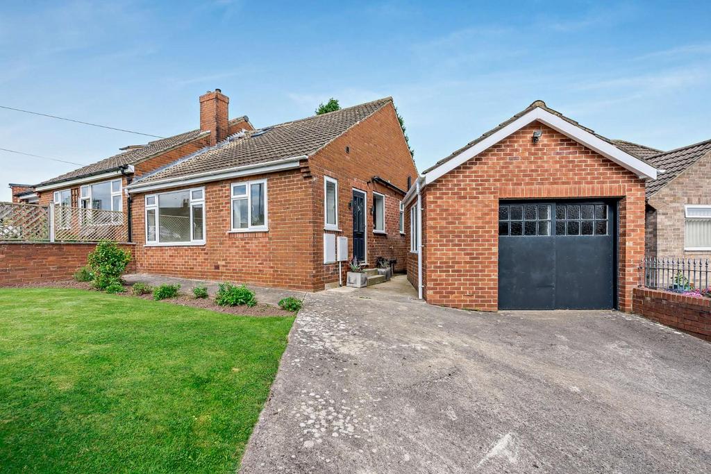 Knox Close, Harrogate, HG1 3EG 3 bed semidetached bungalow for sale