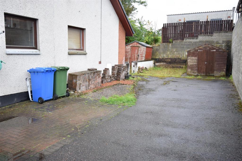 Side driveway.jpg