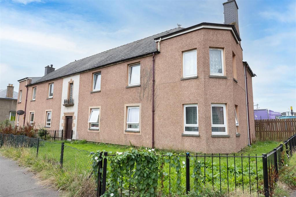 Carnegie Place, Perth 4 bed house for sale - £138,000