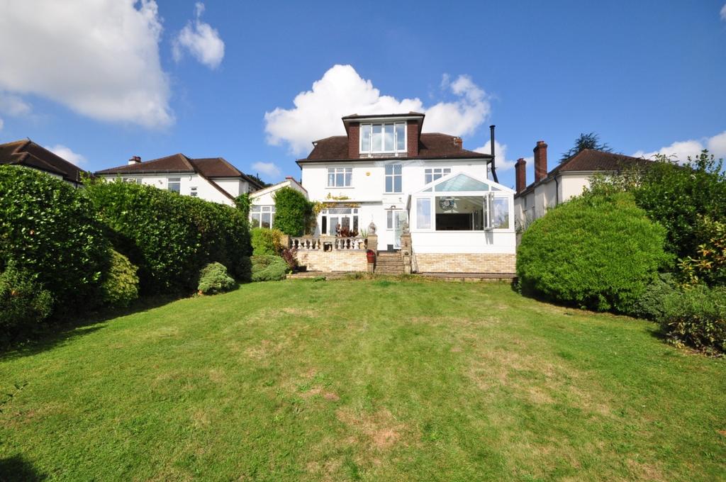 Pine Walk Carshalton SM5 5 bed detached house £3,500 pcm (£808 pw)