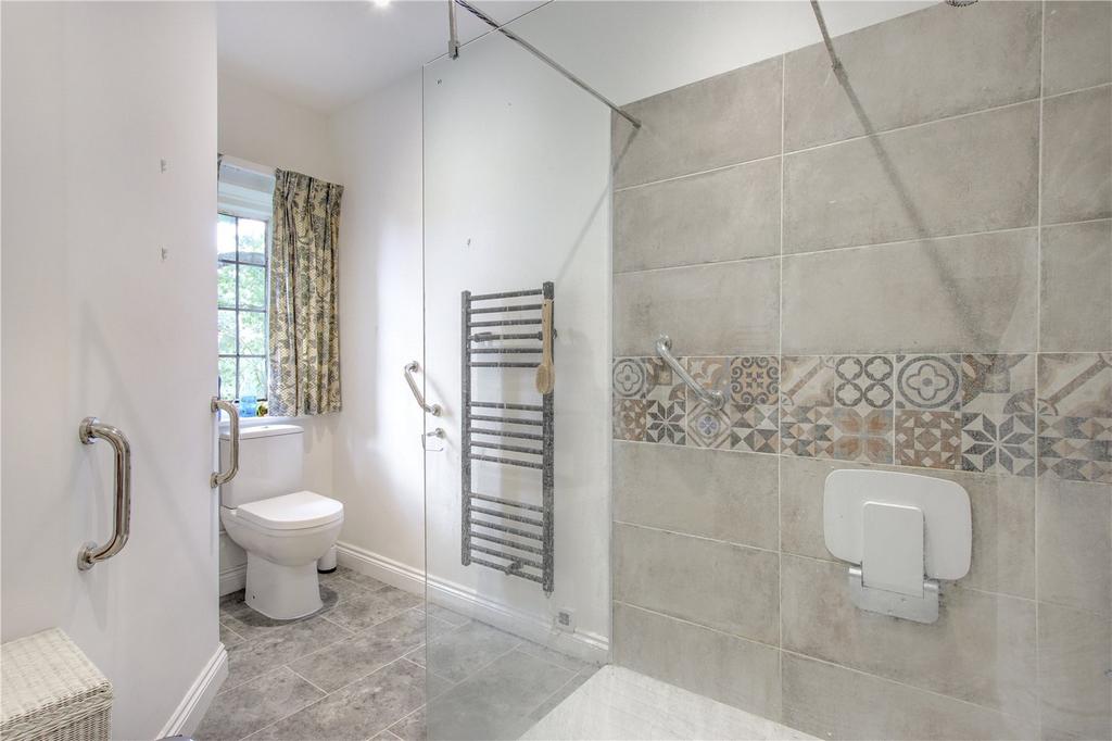 Family Shower Rm