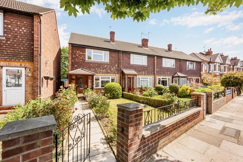 8, Hopefield Deans Road, London, W7 3PL