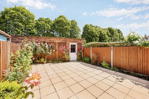 8, Hopefield Deans Road, London, W7 3PL