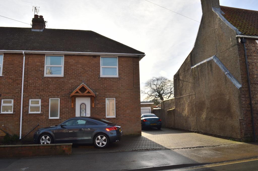 Keldgate,Beverley 3 bed semidetached house £995 pcm (£230 pw)