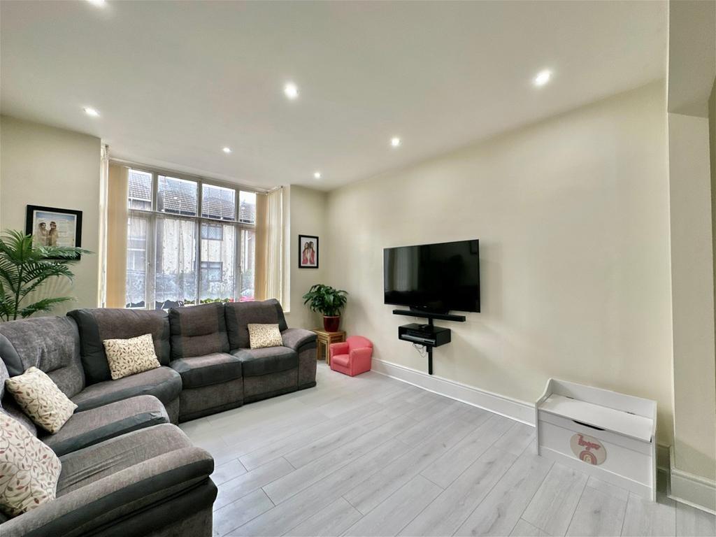 Hobson Road, Leicester LE4 3 bed semidetached house for sale £300,000