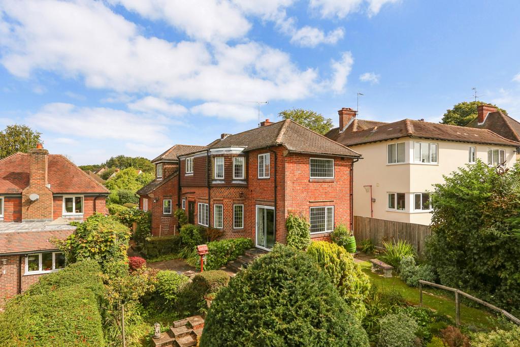 Crondall Lane, Farnham, Surrey, GU9 3 bed detached house for sale £