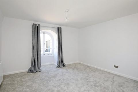 2 bedroom flat to rent, Oak Road, Ealing, W5