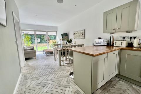 4 Bowcliffe Road, Bramham, Wetherby, LS23 6TJ