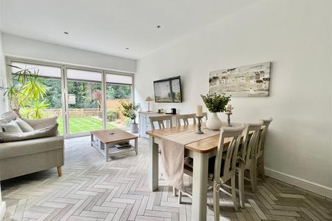 4 Bowcliffe Road, Bramham, Wetherby, LS23 6TJ