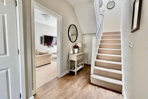 4 Bowcliffe Road, Bramham, Wetherby, LS23 6TJ