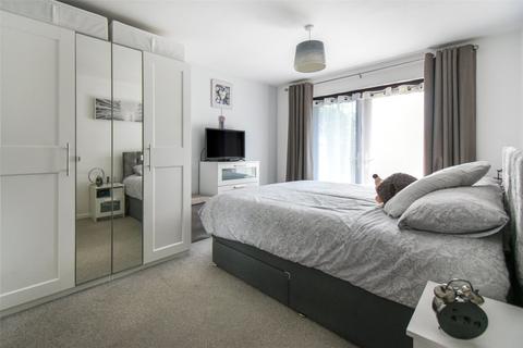 16 Brickfields Close, Lychpit, Basingstoke, RG24 8UX