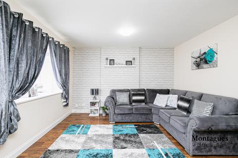 2 bedroom maisonette for sale, Wellington Road, North Weald, CM16