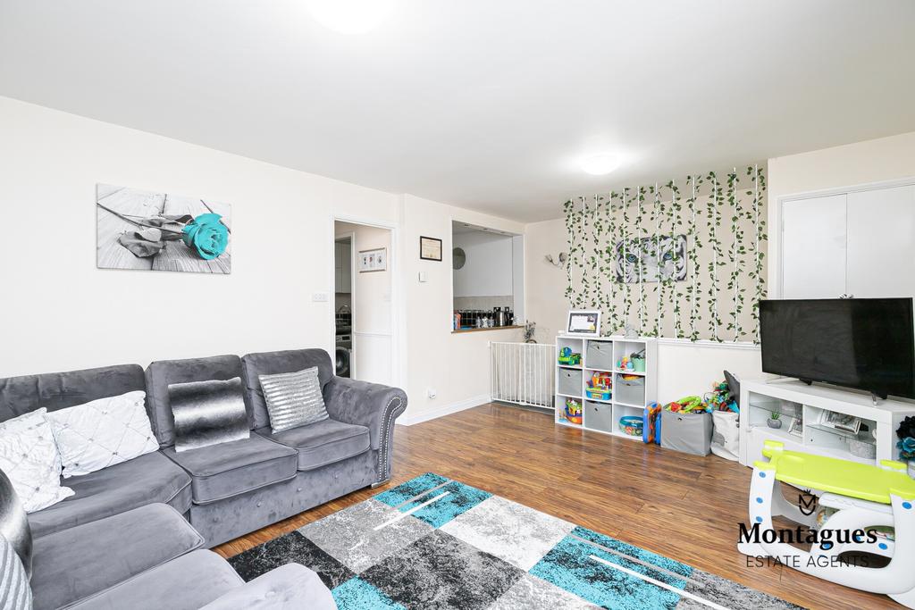 Wellington Road, North Weald, CM16 2 bed for sale £269,995