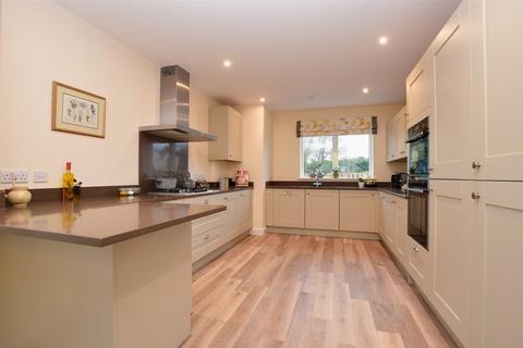 4 bedroom semi-detached house for sale, Grove Lane, Chigwell, Essex