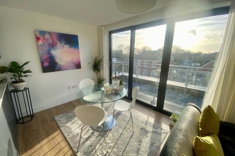 2 bedroom penthouse to rent, High Street, Christchurch BH23