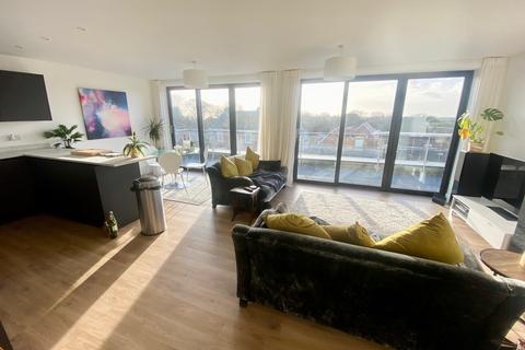 2 bedroom penthouse to rent, High Street, Christchurch BH23