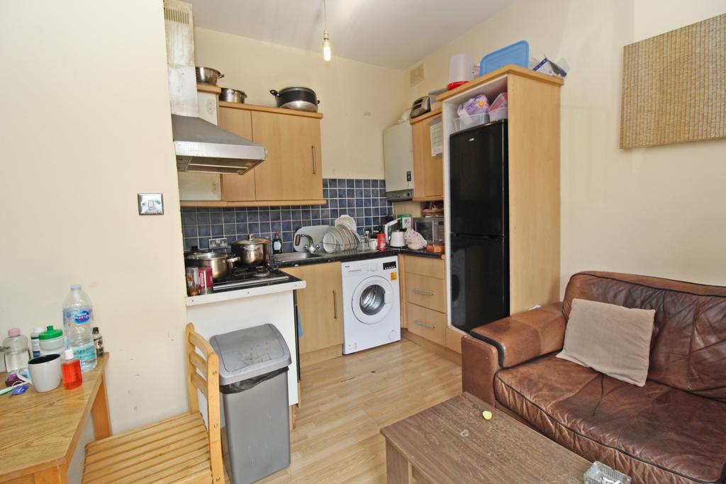 3 Bedroom flat on Colliers Wood High Street SW19