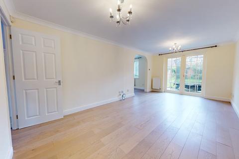 4 bedroom detached house to rent, Smithy Drive, Ashford TN23 3NS