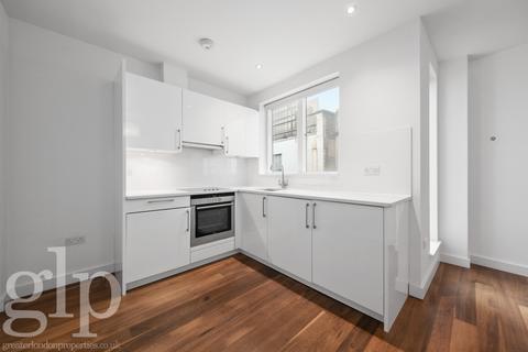 Studio to rent, Berwick Street W1F