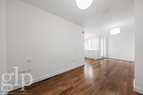 Studio to rent, Berwick Street W1F