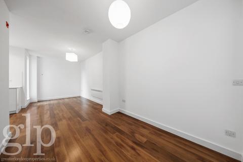 Studio to rent, Berwick Street W1F