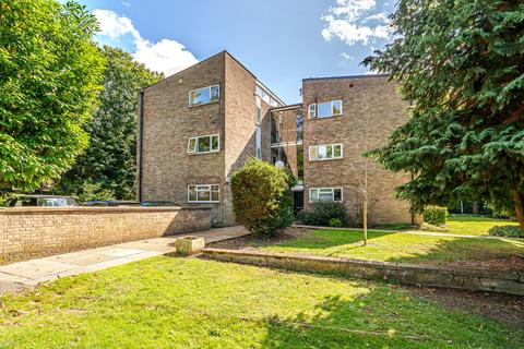 Flat 3, Southwood Court Pine Grove, Weybridge, KT13 9AT
