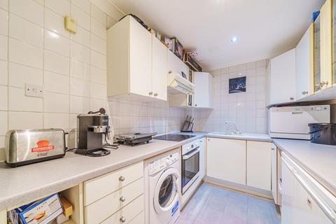 Flat 3, Southwood Court Pine Grove, Weybridge, KT13 9AT