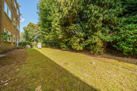 Flat 3, Southwood Court Pine Grove, Weybridge, KT13 9AT